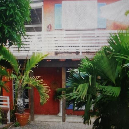 Mikuzi Hotel Kingston Exterior foto